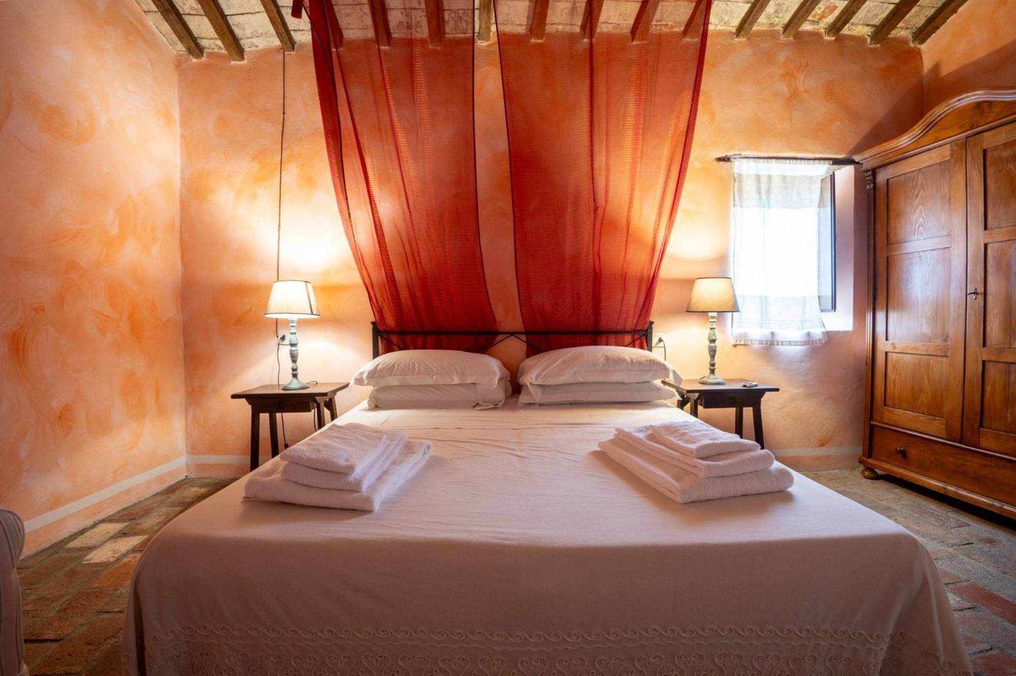 Castello Valenzino Bed and Breakfast Antognola Exteriör bild