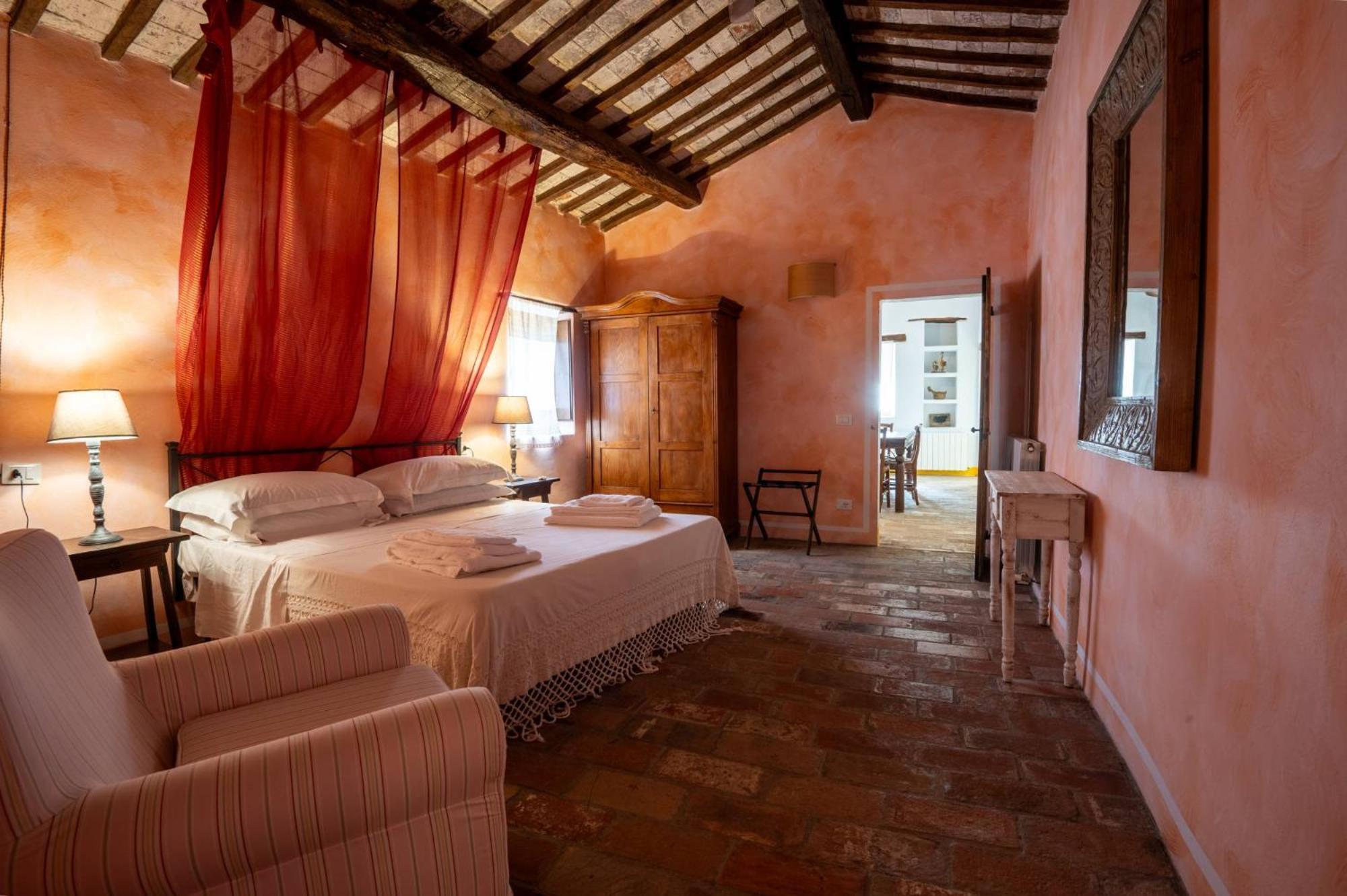 Castello Valenzino Bed and Breakfast Antognola Exteriör bild