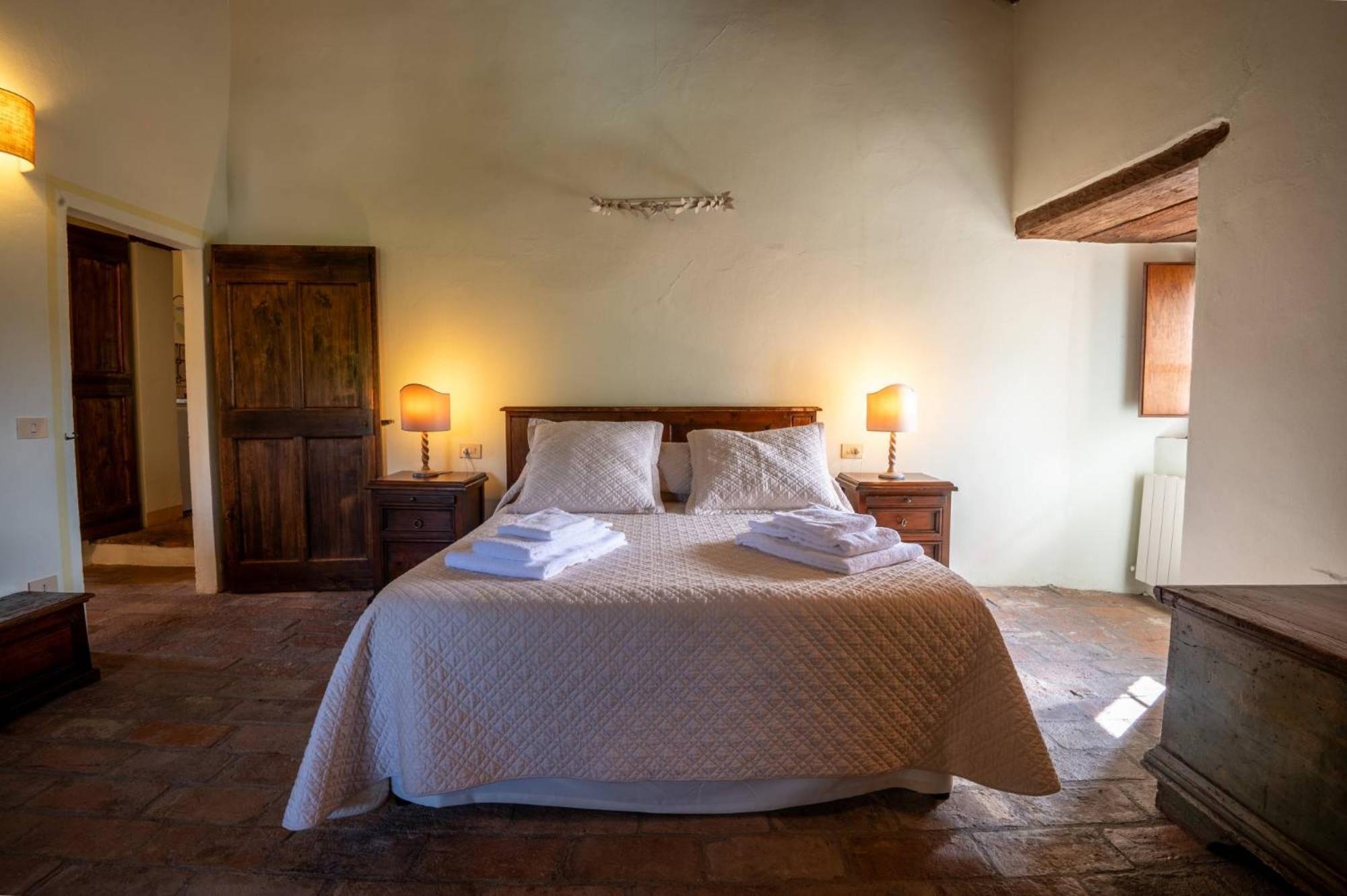 Castello Valenzino Bed and Breakfast Antognola Exteriör bild