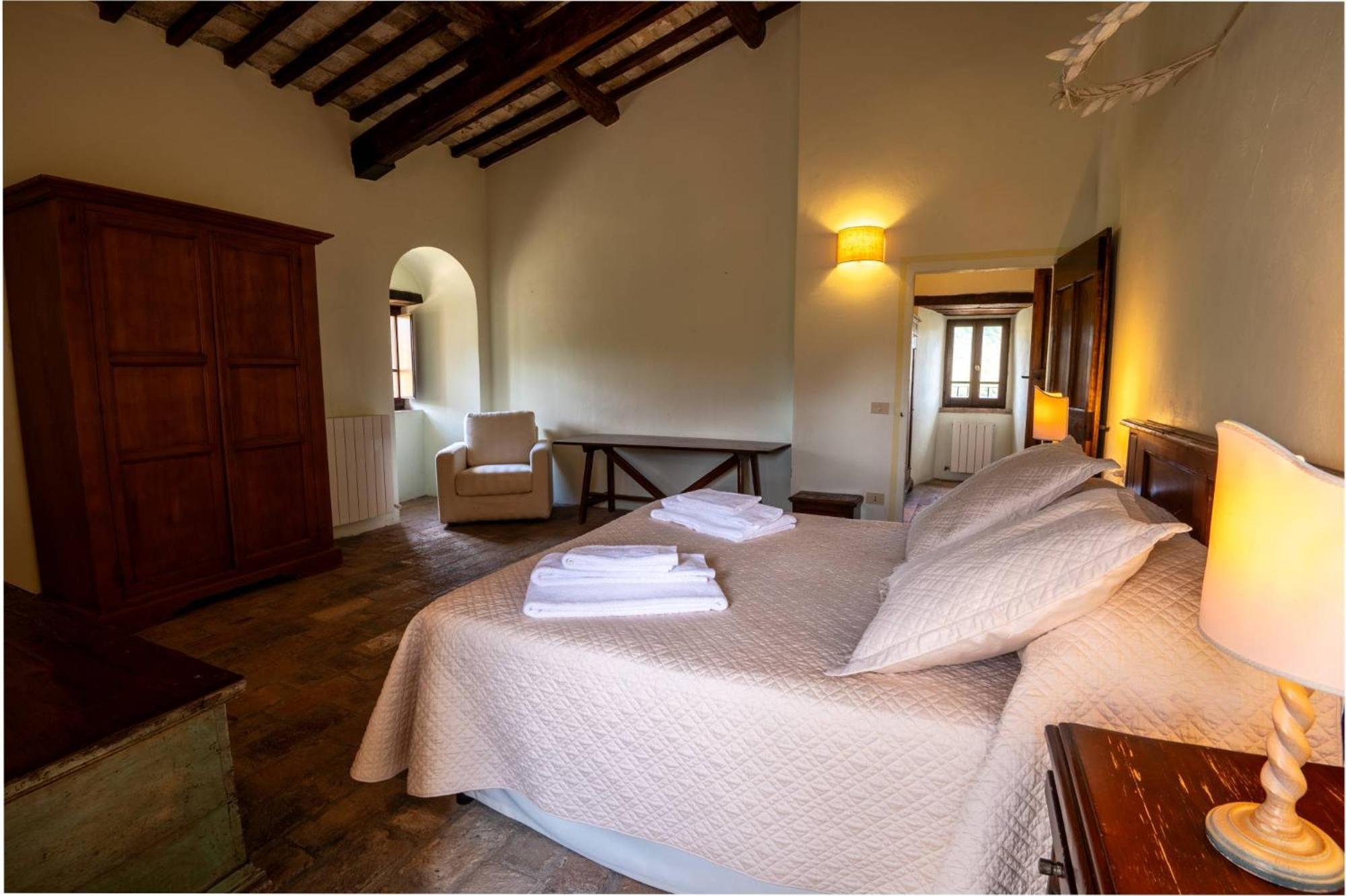 Castello Valenzino Bed and Breakfast Antognola Exteriör bild