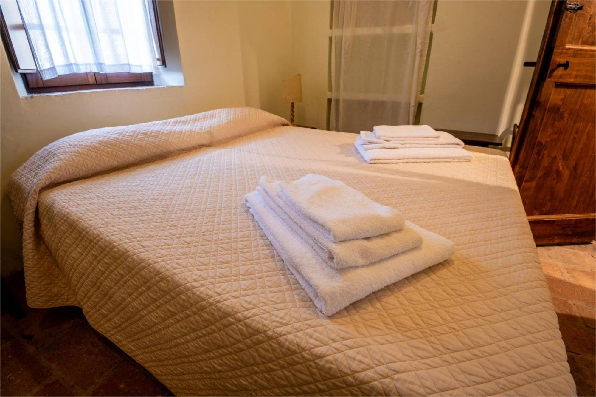 Castello Valenzino Bed and Breakfast Antognola Exteriör bild