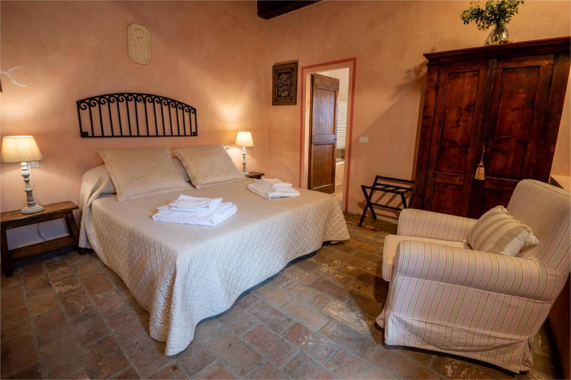 Castello Valenzino Bed and Breakfast Antognola Exteriör bild