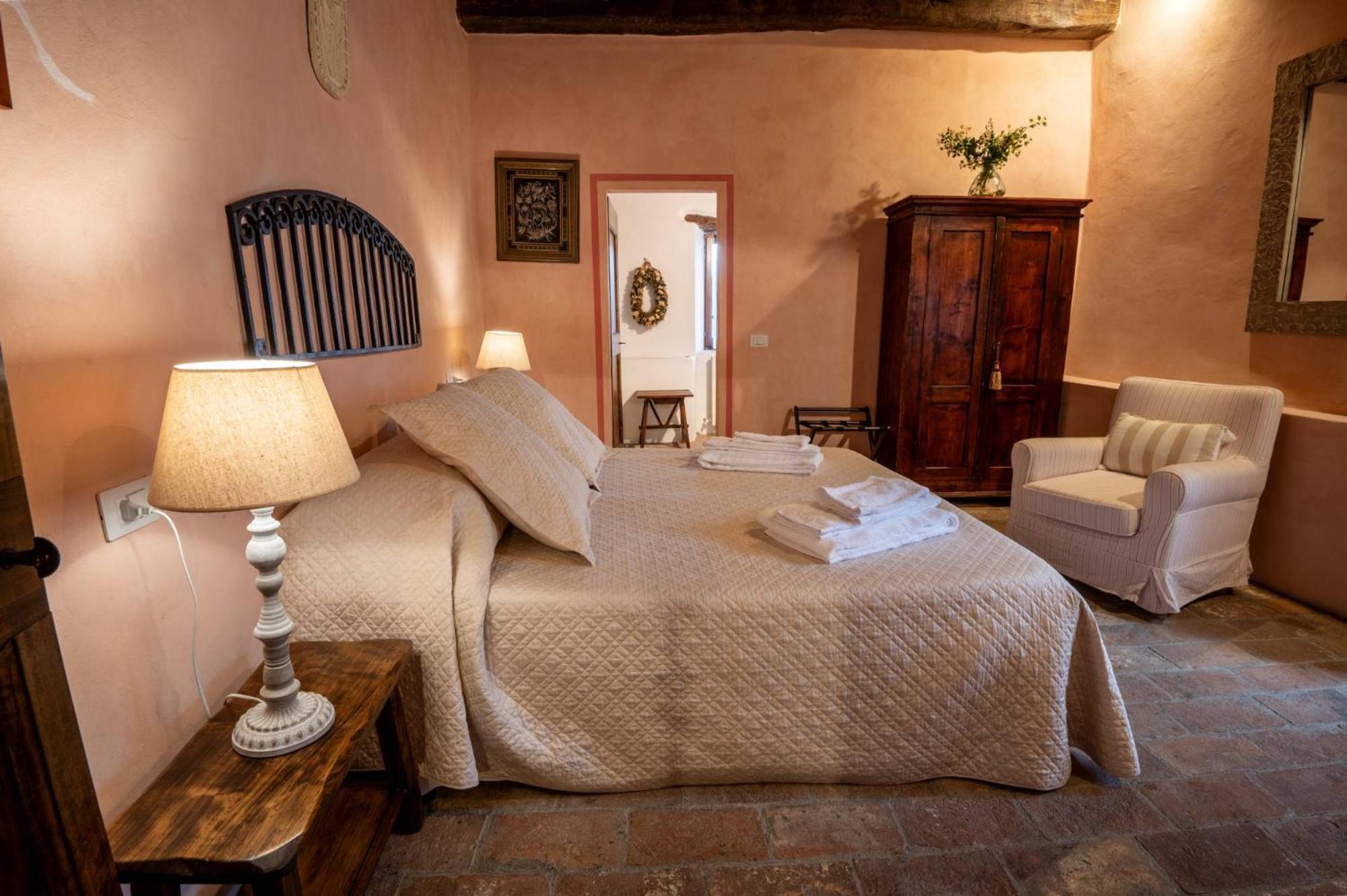 Castello Valenzino Bed and Breakfast Antognola Exteriör bild