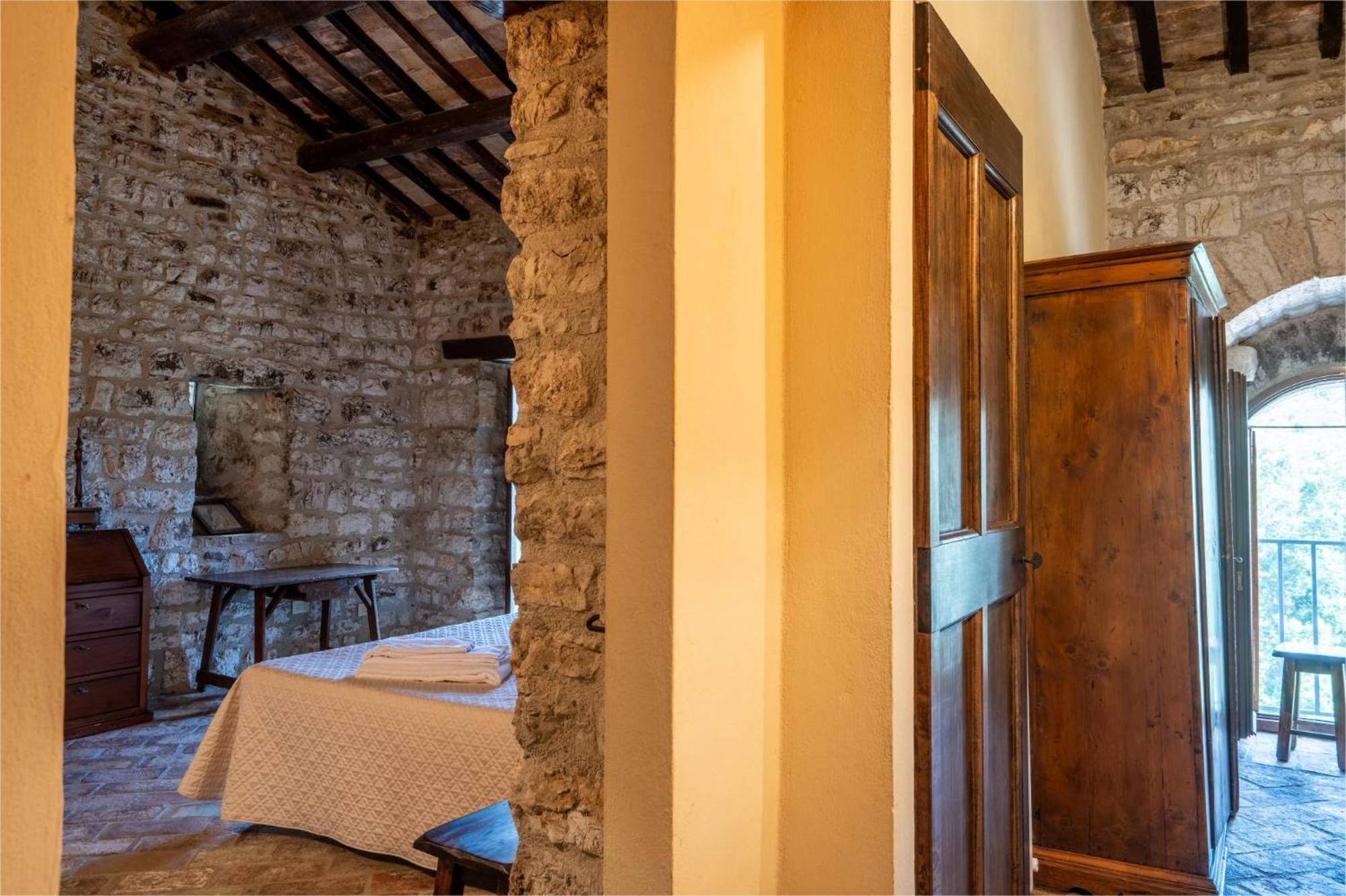 Castello Valenzino Bed and Breakfast Antognola Exteriör bild