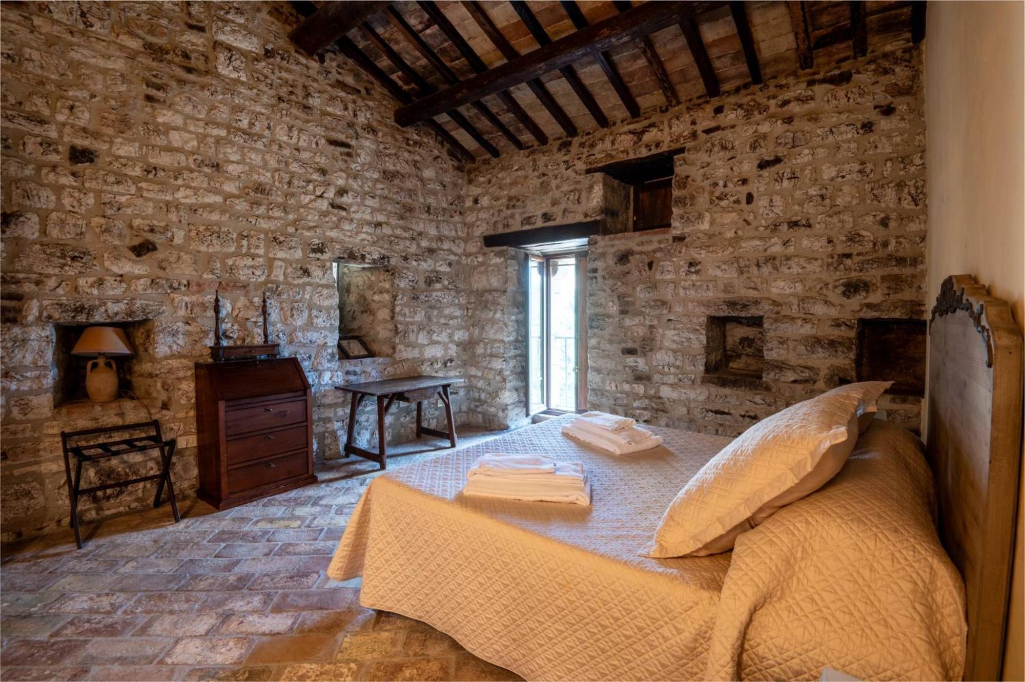Castello Valenzino Bed and Breakfast Antognola Exteriör bild