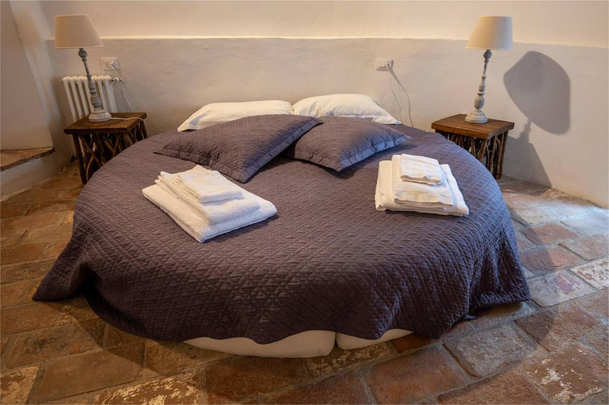 Castello Valenzino Bed and Breakfast Antognola Exteriör bild