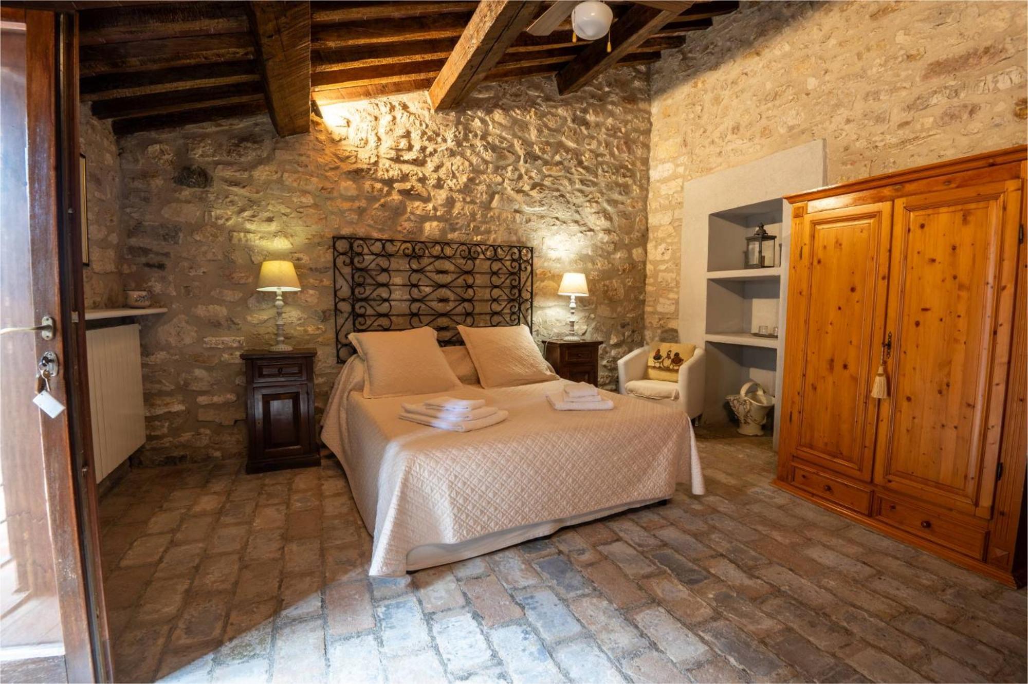 Castello Valenzino Bed and Breakfast Antognola Exteriör bild