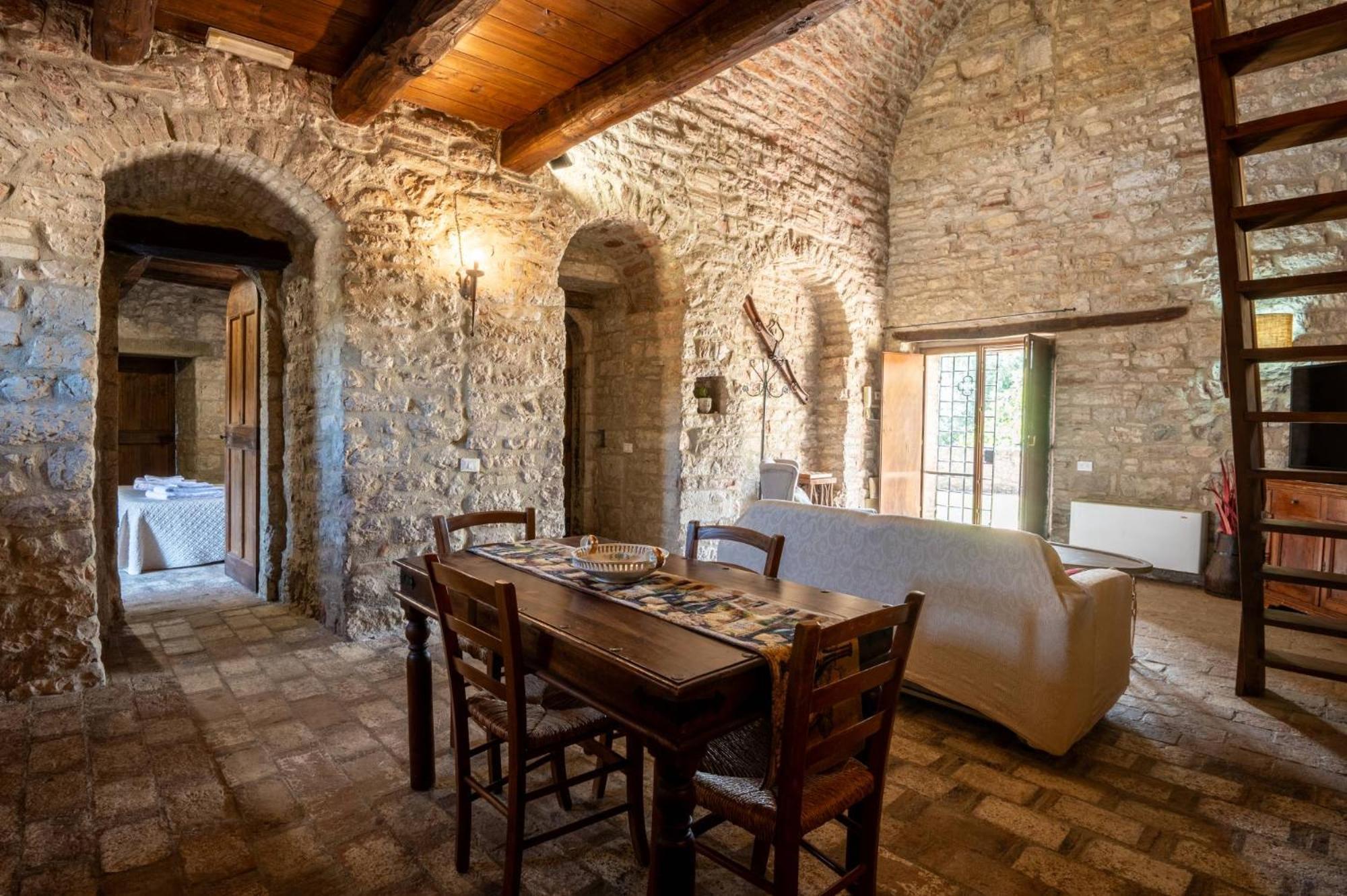 Castello Valenzino Bed and Breakfast Antognola Exteriör bild