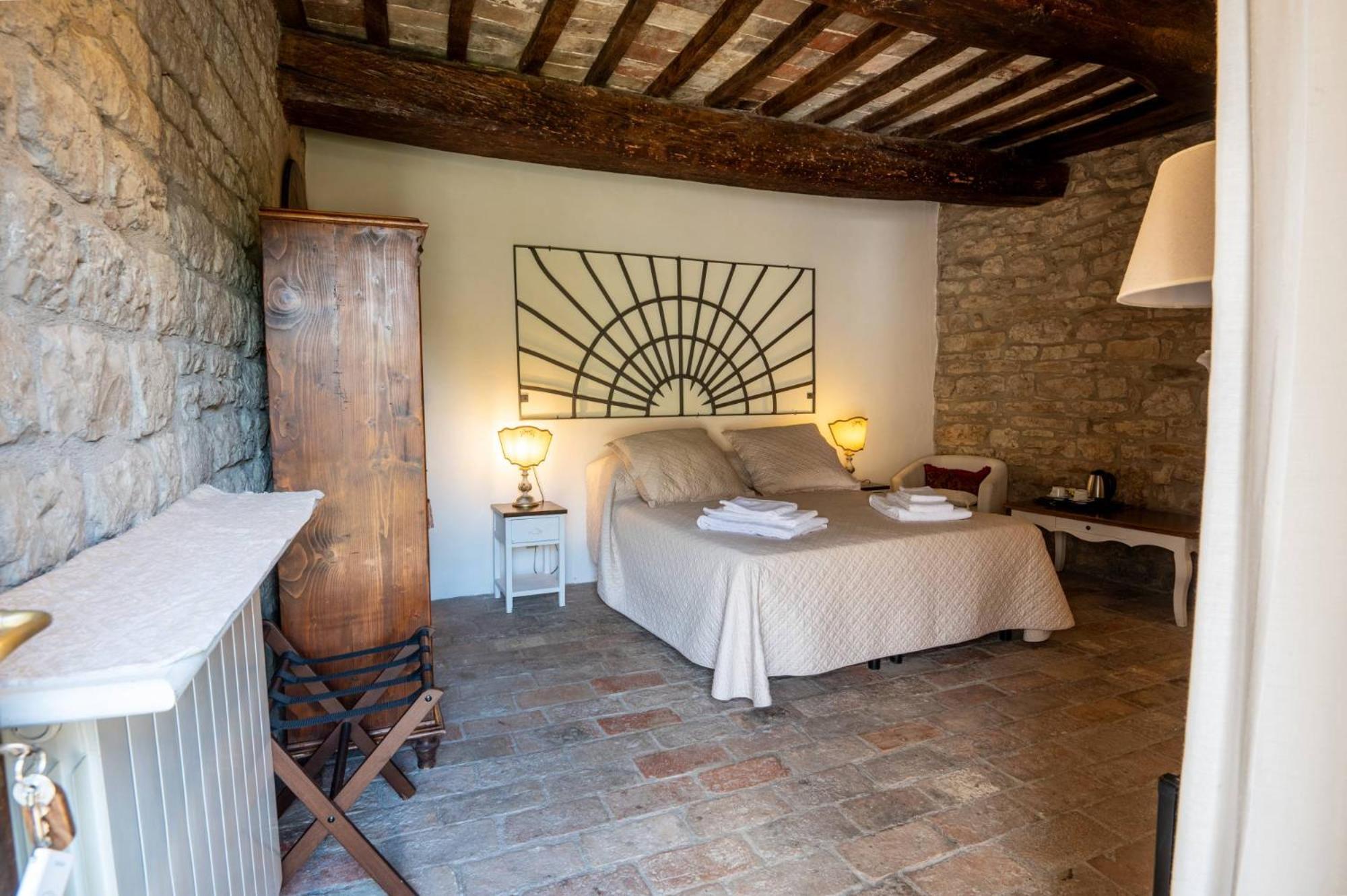 Castello Valenzino Bed and Breakfast Antognola Exteriör bild