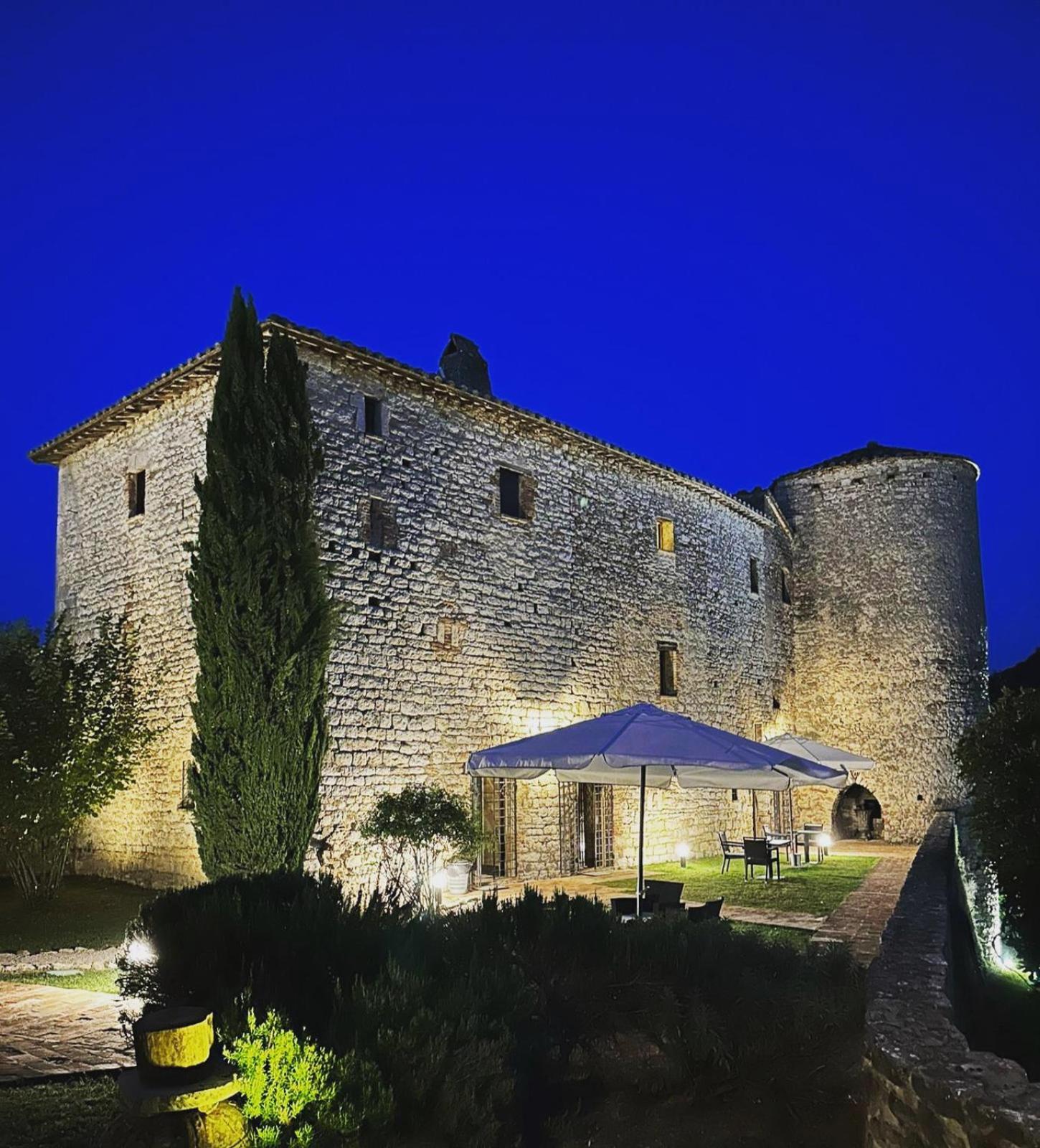 Castello Valenzino Bed and Breakfast Antognola Exteriör bild